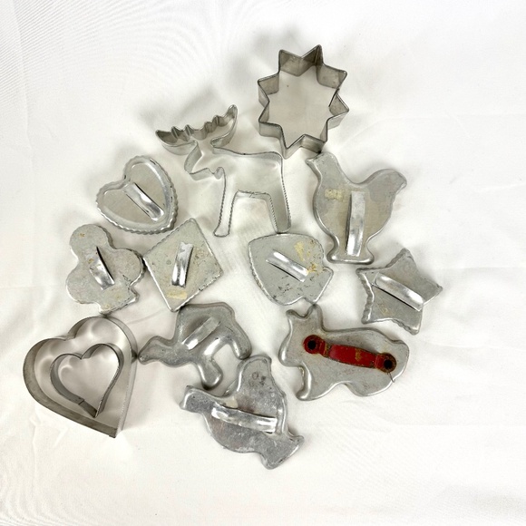 13 Vintage Cookie Cutters Aluminum 1950-70s Camels Card Suits Chickens Moose - Picture 1 of 9
